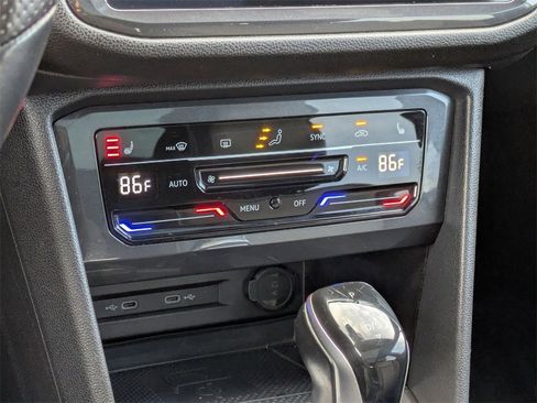 Used 2022 Volkswagen Tiguan SE R-Line image 25