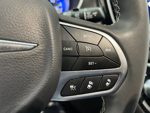 Used 2025 Chrysler Pacifica Select FWD image 55
