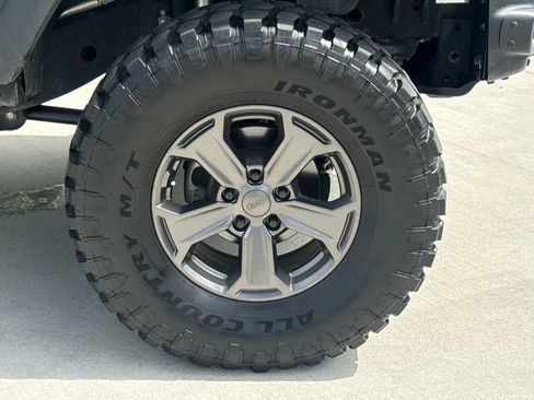 Used 2017 Jeep Wrangler Unlimited Rubicon AWD/4WD image 11