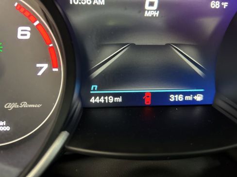 Used 2022 Alfa Romeo Giulia Veloce image 51