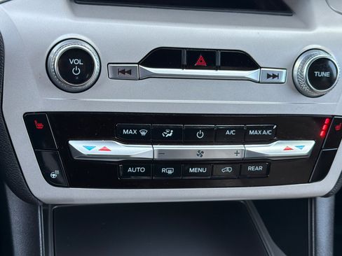 Used 2024 Ford Explorer XLT w/ Equipment Group 202A image 21