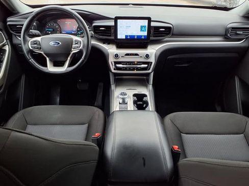 Used 2022 Ford Explorer XLT image 8
