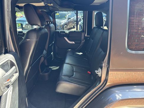 Used 2016 Jeep Wrangler Unlimited Sahara w/ Dual Top Group AWD/4WD image 20
