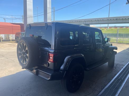 Used 2025 Jeep Wrangler Unlimited Sahara AWD/4WD image 5