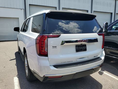 Used 2024 GMC Yukon SLT w/ SLT Luxury Package RWD image 3