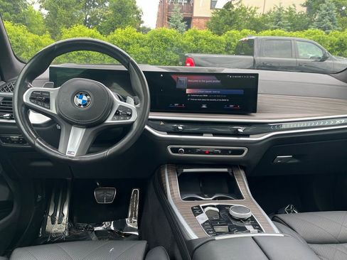 Used 2023 BMW X7 xDrive40i w/ M Sport Package AWD/4WD image 7