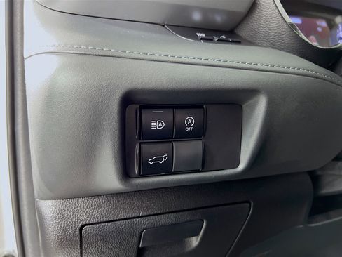 Used 2023 Toyota Highlander XLE image 10