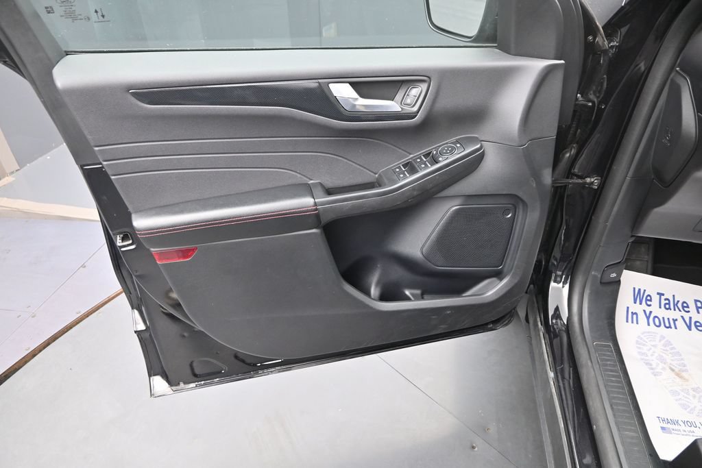 Used 2025 Ford Escape ST-Line Select AWD/4WD image 23
