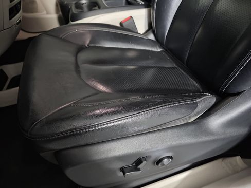 Used 2022 Chrysler Pacifica Touring-L FWD image 26