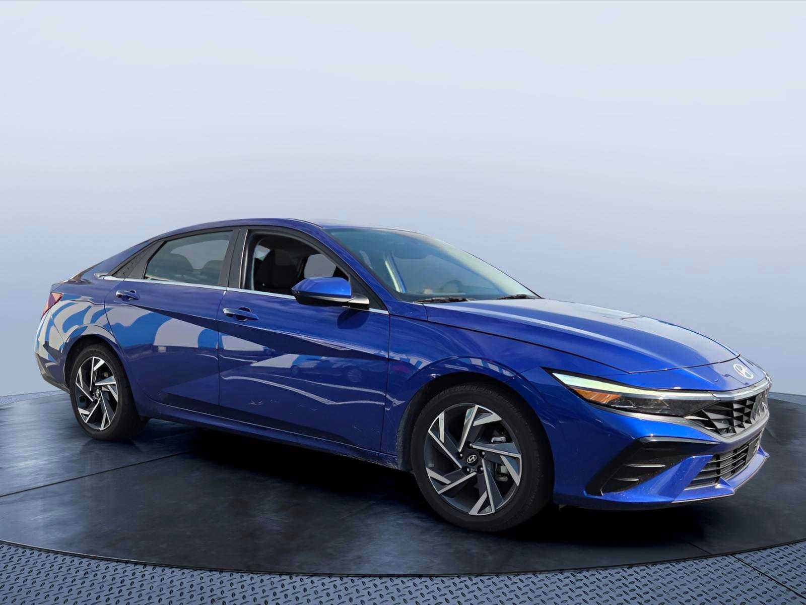 Used 2025 Hyundai Elantra SEL FWD image 1