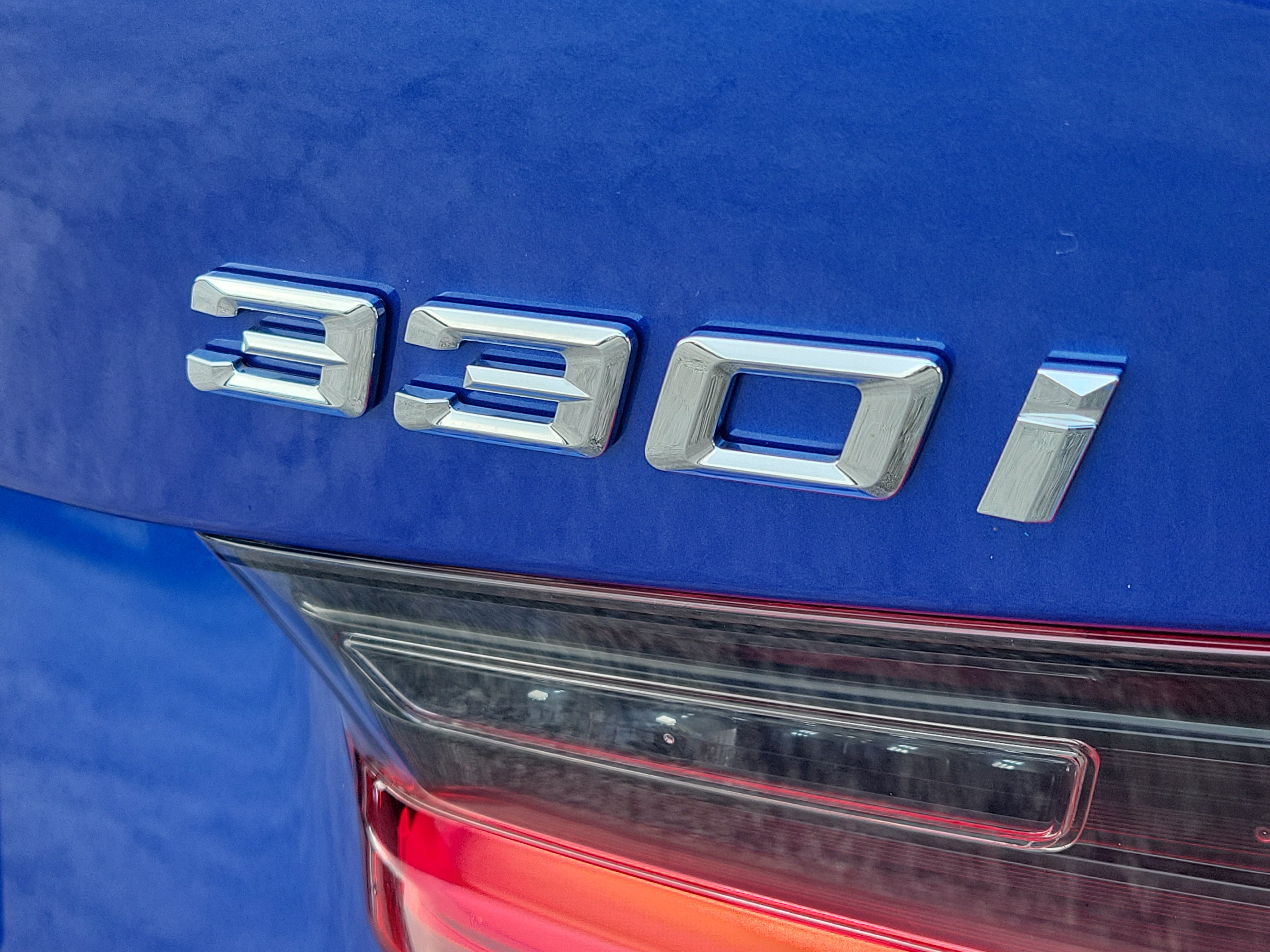 Used 2022 BMW 330i Sedan w/ M Sport Package RWD image 11