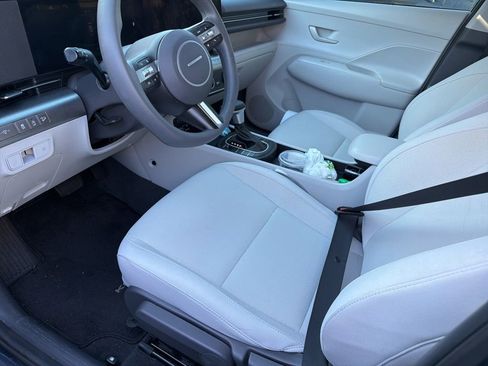 Used 2024 Hyundai Kona SE image 8