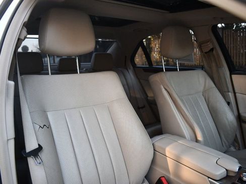 Used 2014 Mercedes-Benz E 550 4MATIC Sedan image 23