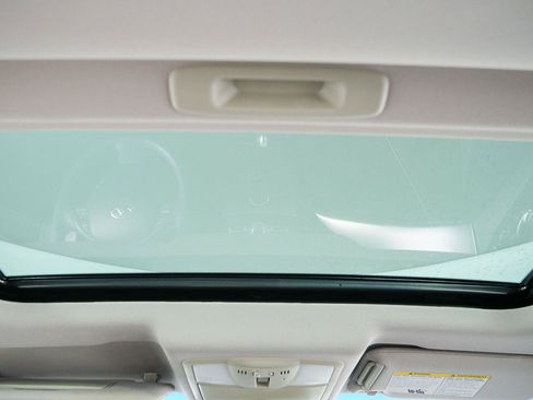 Used 2015 INFINITI Q40 w/ Moonroof Package RWD image 19