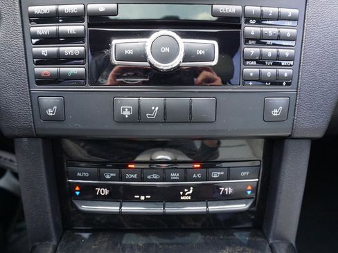 Used 2013 Mercedes-Benz E 350 BlueTEC Sedan image 24