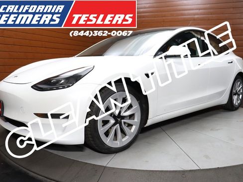 Used 2023 Tesla Model 3 Standard Range image 1