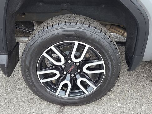 Certified 2024 GMC Sierra 1500 AT4 w/ Technology Package AWD/4WD image 17