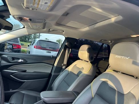 Used 2024 Chevrolet Trax ACTIV w/ Sunroof Package FWD image 9