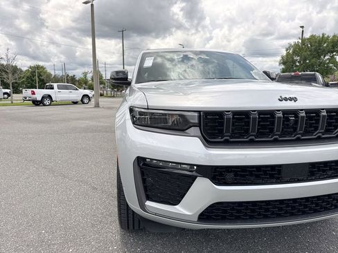 New 2026 Jeep Grand Cherokee L Limited AWD/4WD image 10