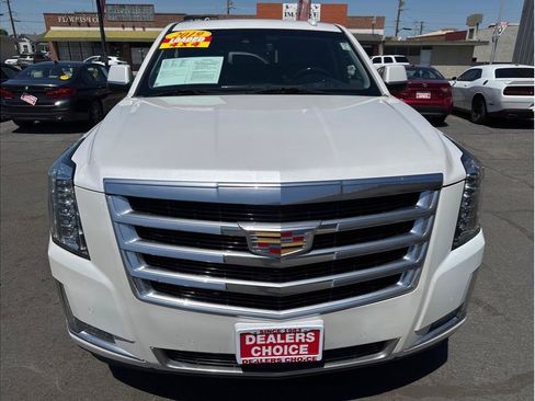 Used 2019 Cadillac Escalade Premium Luxury AWD/4WD image 8