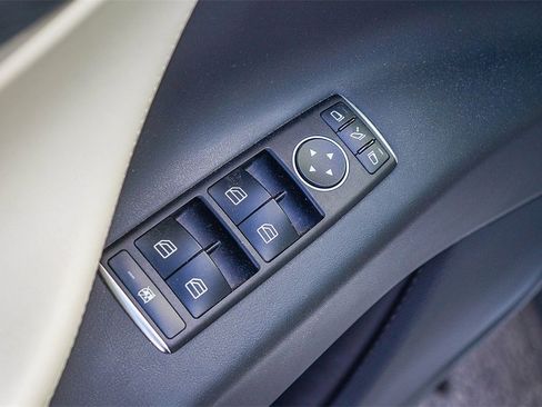 Used 2017 Tesla Model X 75D image 23