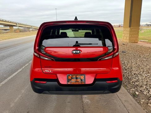 Used 2020 Kia Soul LX image 4