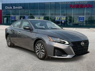 Used 2025 Nissan Altima 2.5 SV video 1