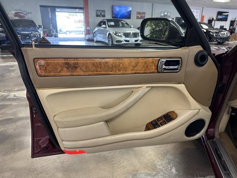 Used 1997 Jaguar XJ Vanden Plas RWD image 11