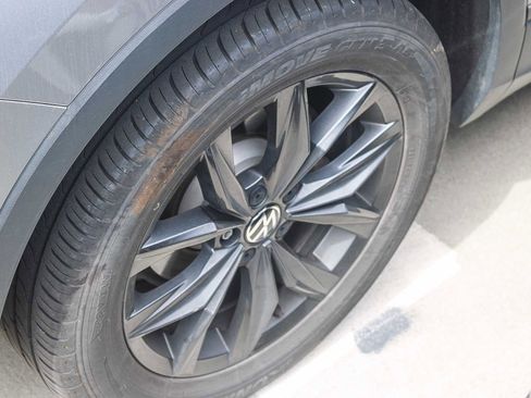 Used 2024 Volkswagen Tiguan SE image 16