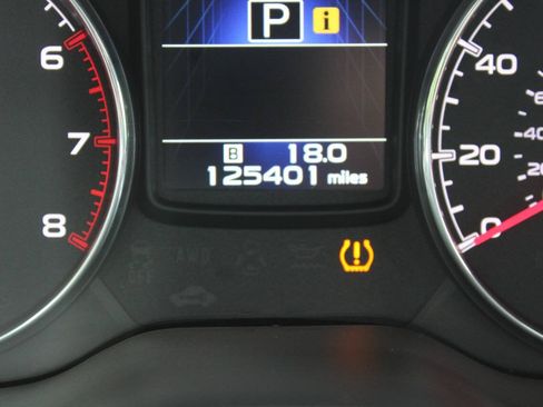 Used 2013 Subaru Legacy 2.5i Limited AWD/4WD image 38