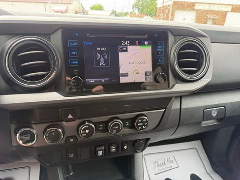 Used 2019 Toyota Tacoma TRD Off-Road AWD/4WD image 25