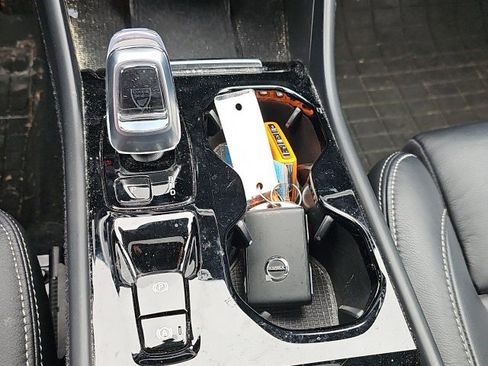 Certified 2023 Volvo XC40 B5 Plus w/ Climate Package image 6