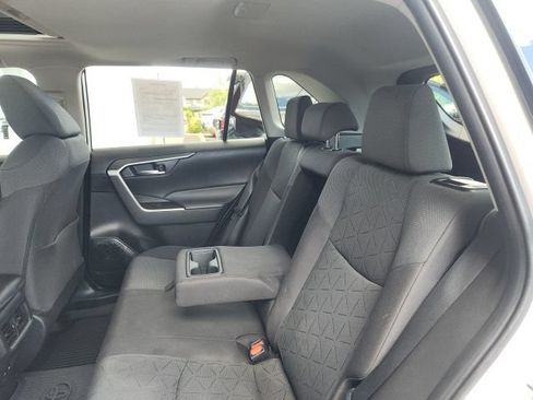 Certified 2022 Toyota RAV4 XLE w/ Convenience Package AWD/4WD image 18