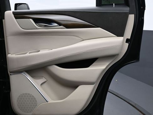 Used 2020 Cadillac Escalade Luxury w/ Escalade Sport Edition image 24