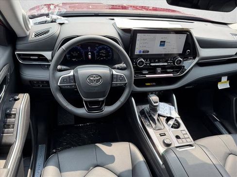 New 2026 Toyota Highlander Limited AWD/4WD image 9