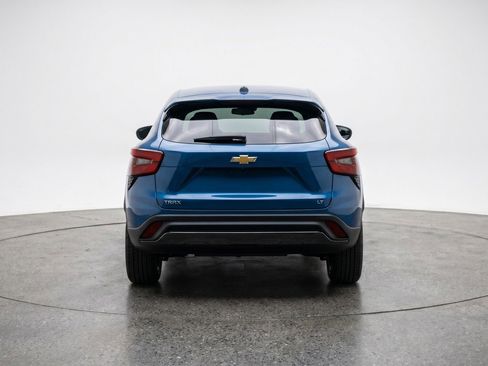 Used 2025 Chevrolet Trax LT w/ LT Convenience Package FWD image 7