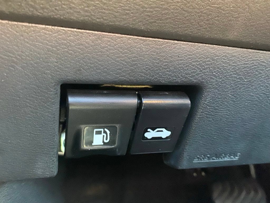 Used 2023 Nissan Kicks SV w/ Exterior Package FWD image 26