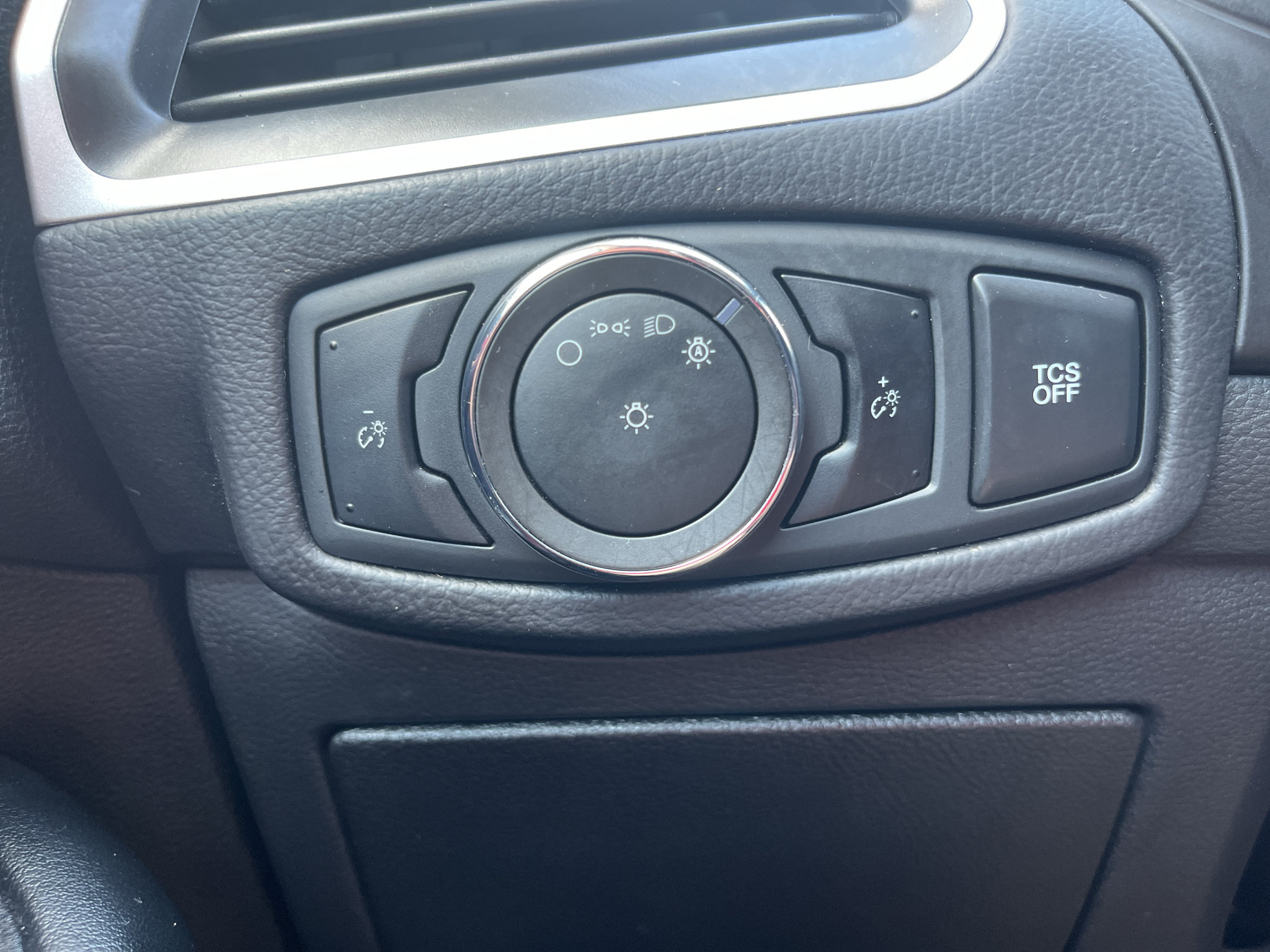 Used 2024 Ford Edge SEL AWD/4WD image 17