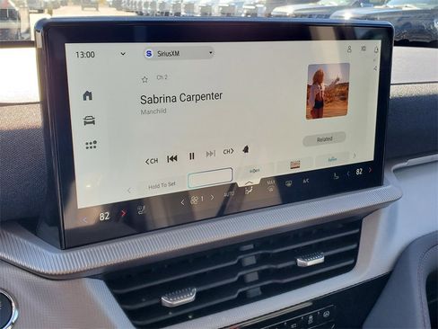 New 2026 Ford Explorer Active w/ Active Comfort Package image 18