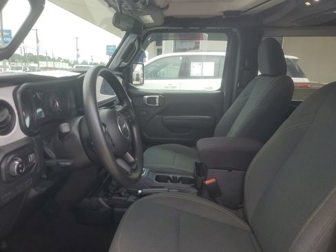 Used 2025 Jeep Wrangler Sport AWD/4WD image 8