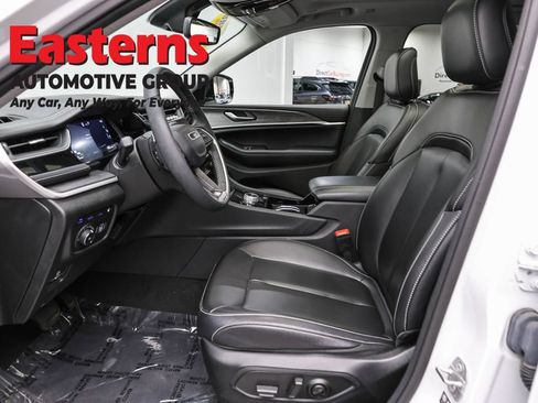 Used 2023 Jeep Grand Cherokee 4WD 4xe image 14