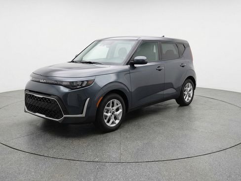 Used 2025 Kia Soul LX w/ LX Technology Package FWD image 3