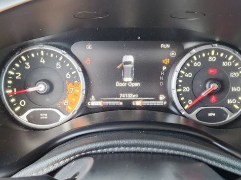 Used 2015 Jeep Renegade Trailhawk w/ Popular Equipment Group AWD/4WD image 14