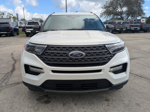 Used 2021 Ford Explorer XLT w/ Equipment Group 202A image 9