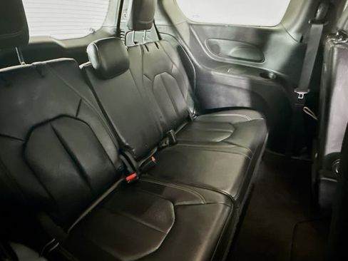 Used 2018 Chrysler Pacifica Touring-L Plus w/ Advanced Safetytec Group image 28