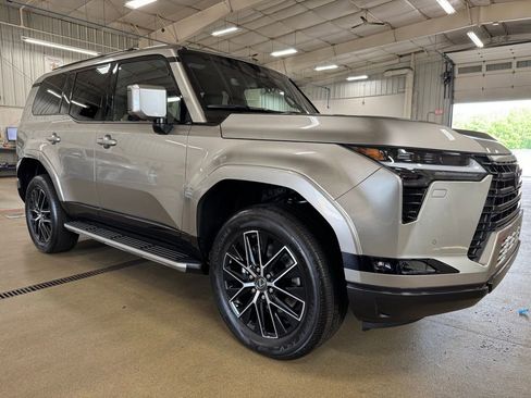 New 2026 Lexus GX 550 AWD/4WD image 1