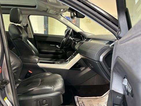 Used 2017 Land Rover Range Rover Evoque SE AWD/4WD image 16