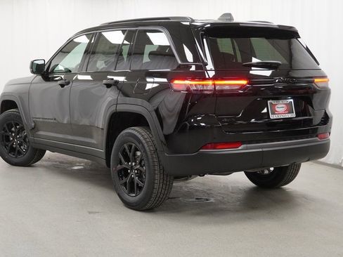 New 2026 Jeep Grand Cherokee Altitude image 13