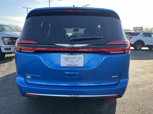 New 2026 Chrysler Pacifica Select image 5