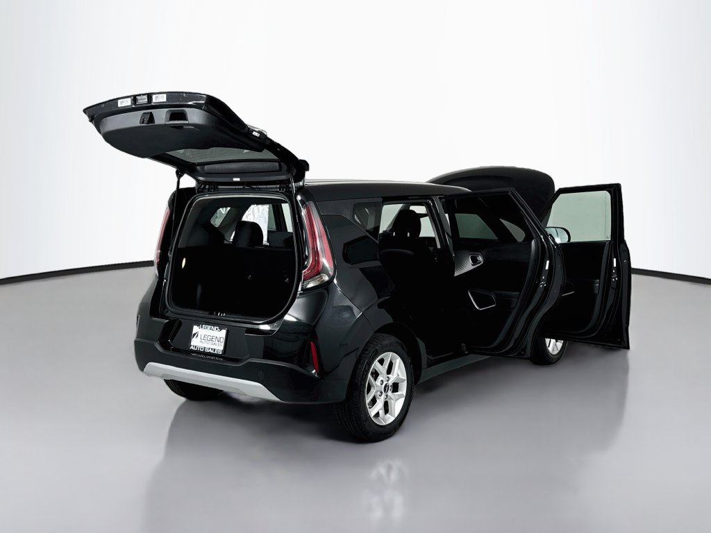 Used 2023 Kia Soul LX w/ LX Technology Package FWD image 24